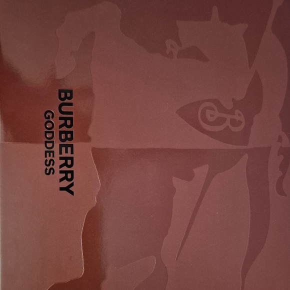 Burberry Goddess Fragrance Set with Gold Accents 3 piece set New in Box - Picture 3 of 9